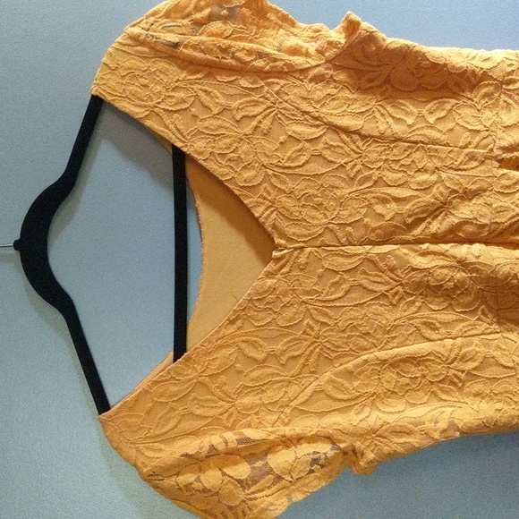 Lace dress - Picture 4 of 4